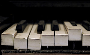 broken-piano-keys